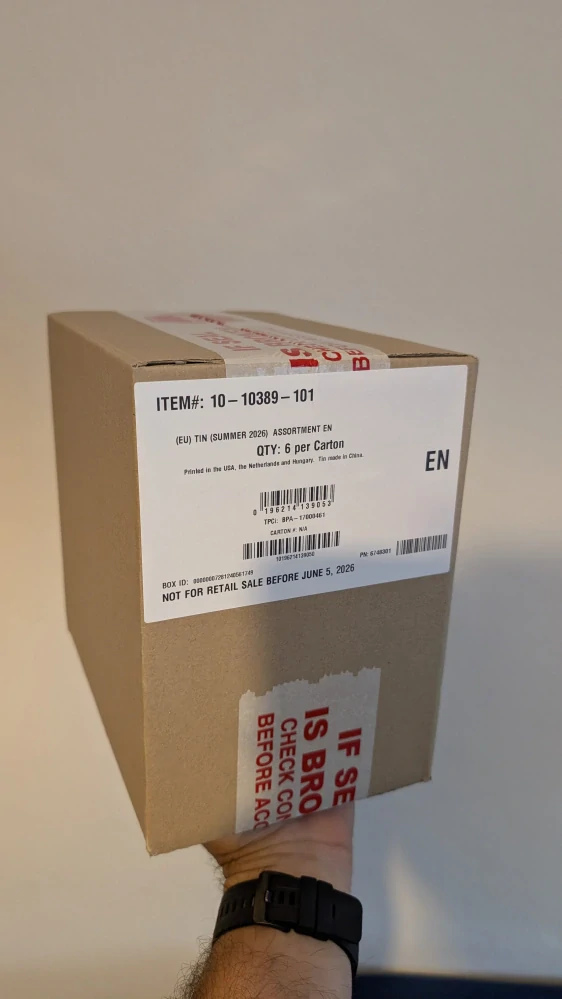 Sealed Case Pokémon TCG: Mega Moonlit Tin